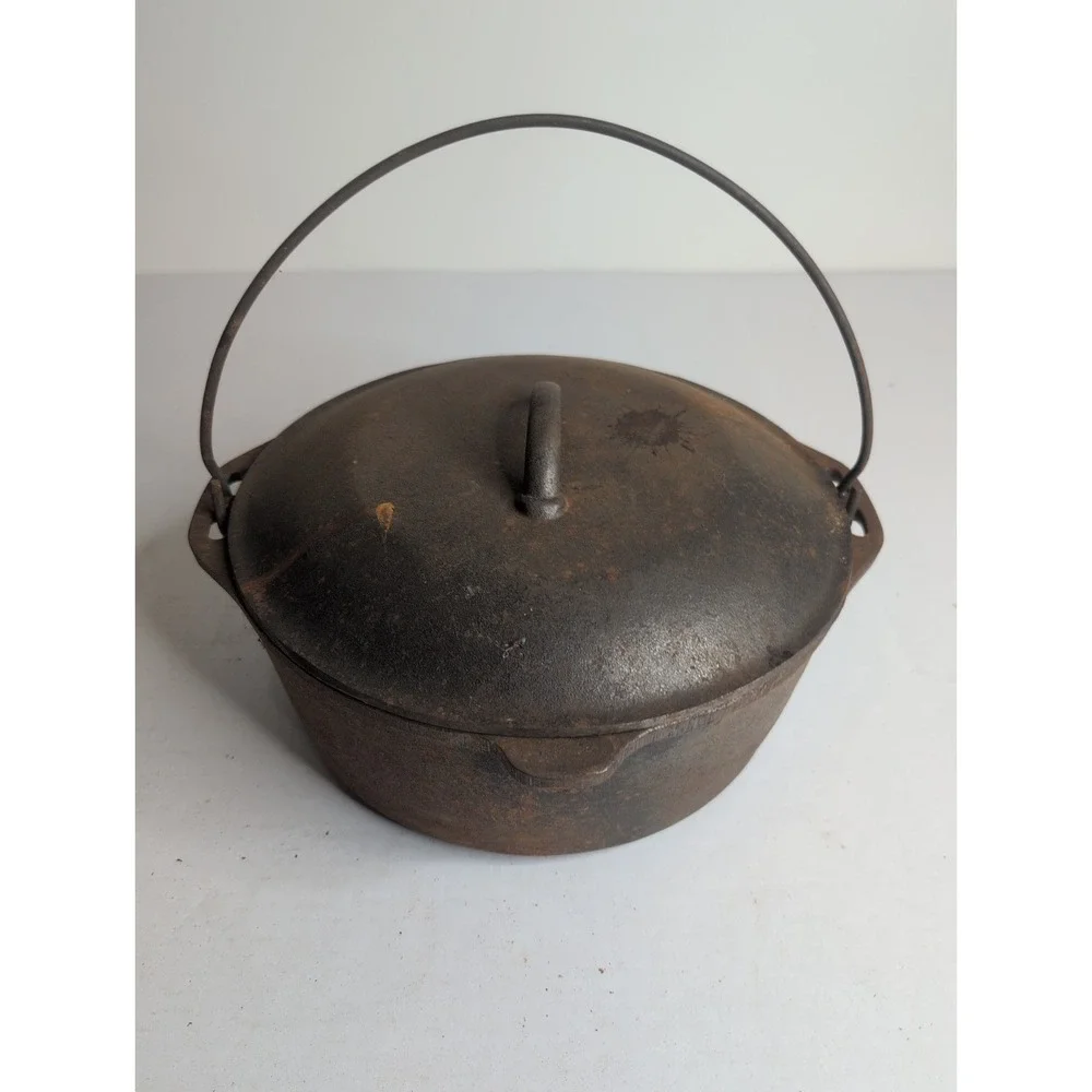 Vintage Unmarked Lodge #8 Cast Iron Dutch Oven 10-1/4 With Wire Handle USA